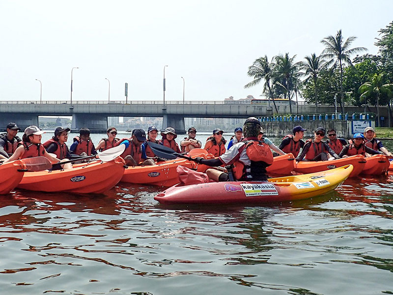 WaterwayCleanup_kayak3