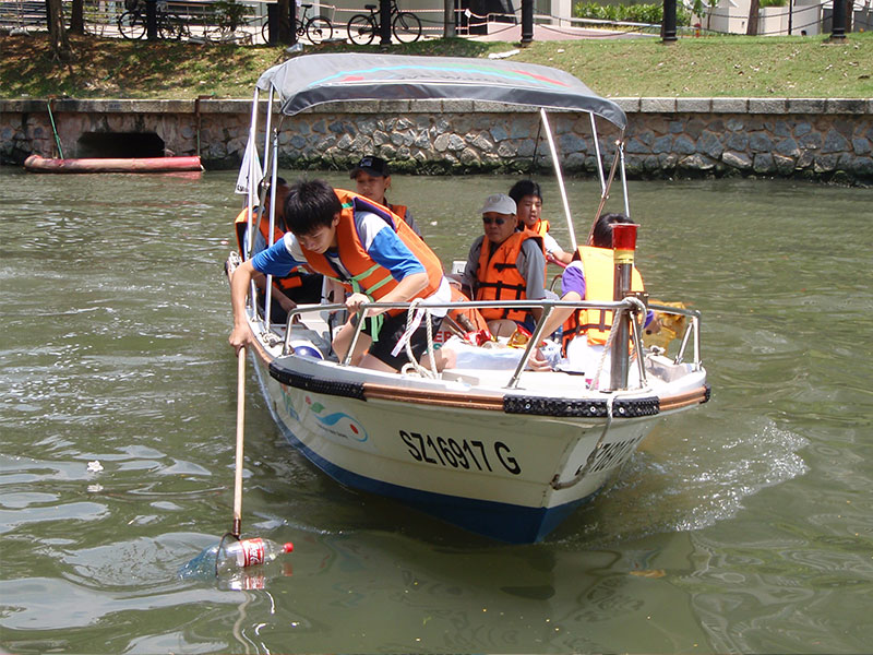 WaterwayCleanup_boat5